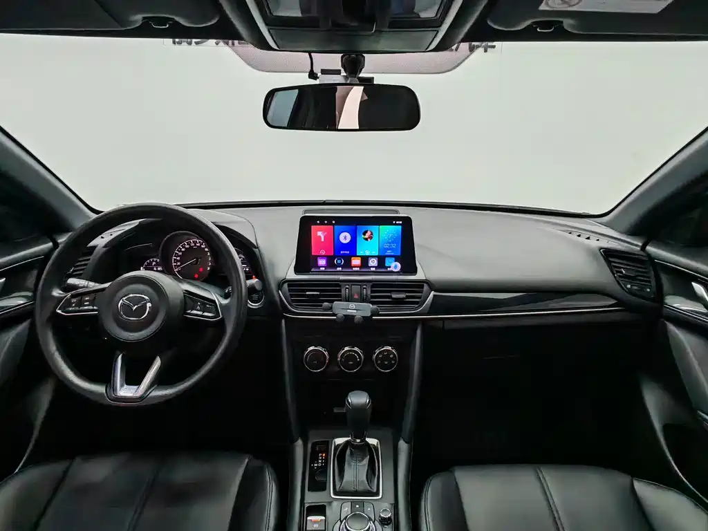 Mazda CX-4 2023 — фото 10