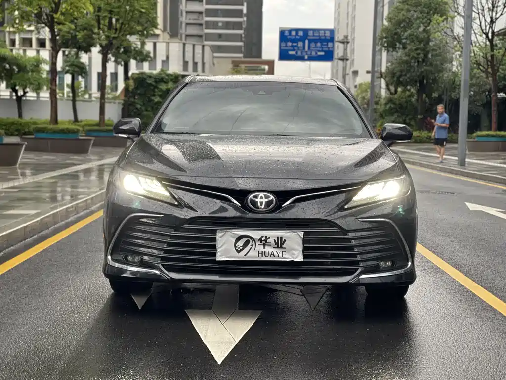 Toyota Camry 2021 — фото 2