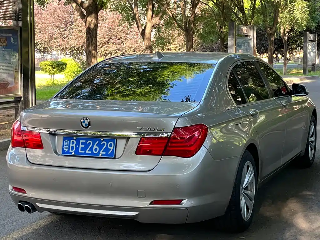BMW 7 Series 2011 — фото 5