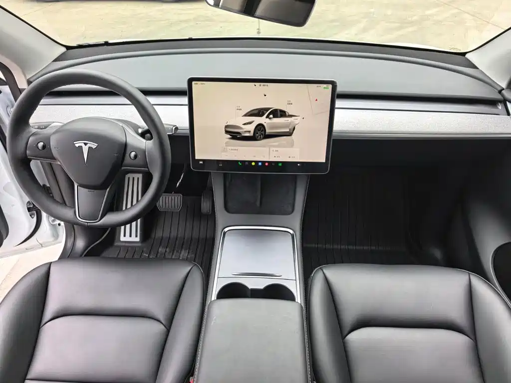 Tesla Model Y 2025 — фото 6