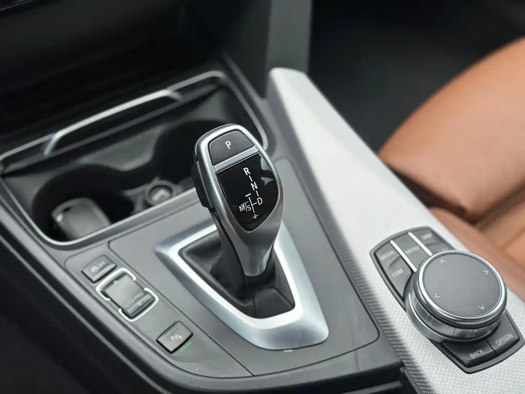 BMW 3 Series GT 2018 — фото 14