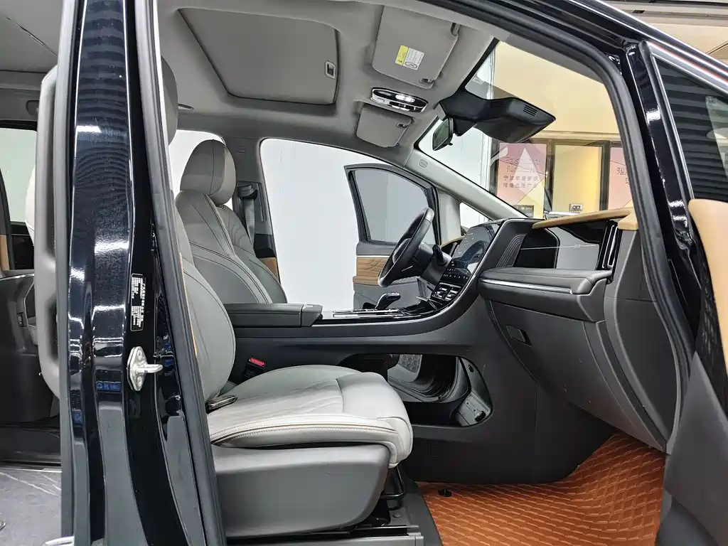 GAC Motor Trumpchi M8 2023 — фото 5
