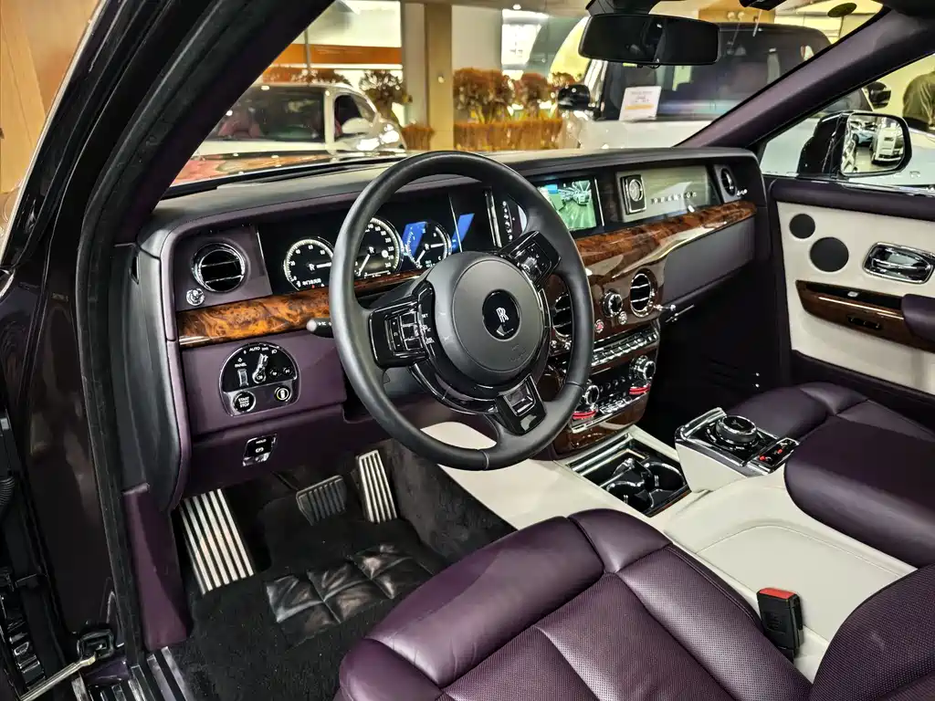 Rolls-Royce Phantom 2019 — фото 13