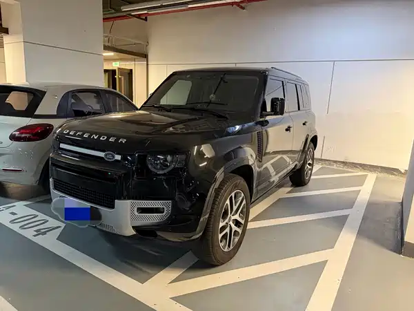 Land Rover Defender 2024