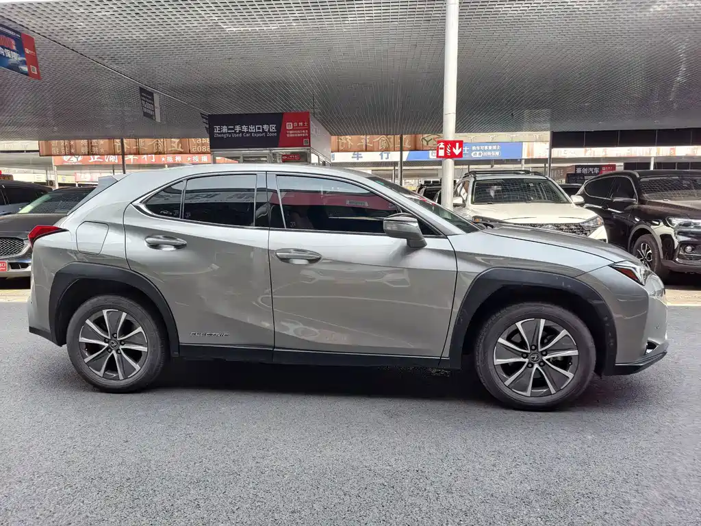 Lexus UX New Energy 2022 — фото 5