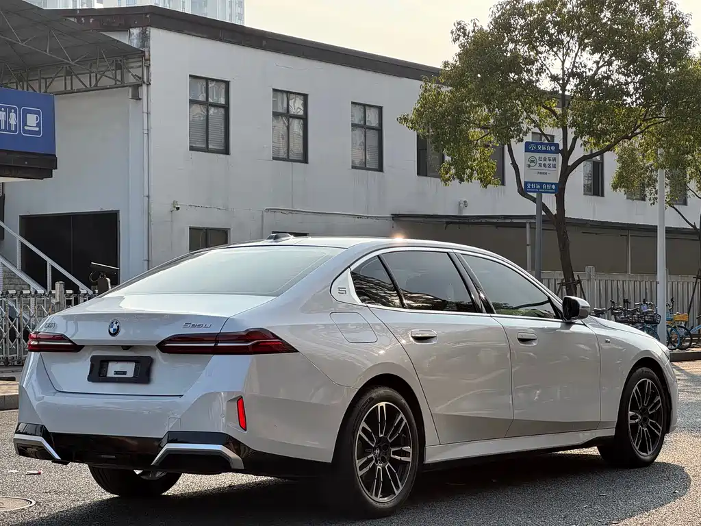 BMW 5 Series 2024