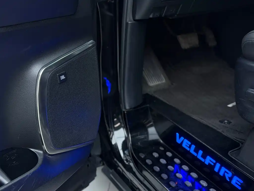 Toyota Vellfire 2020 — фото 10