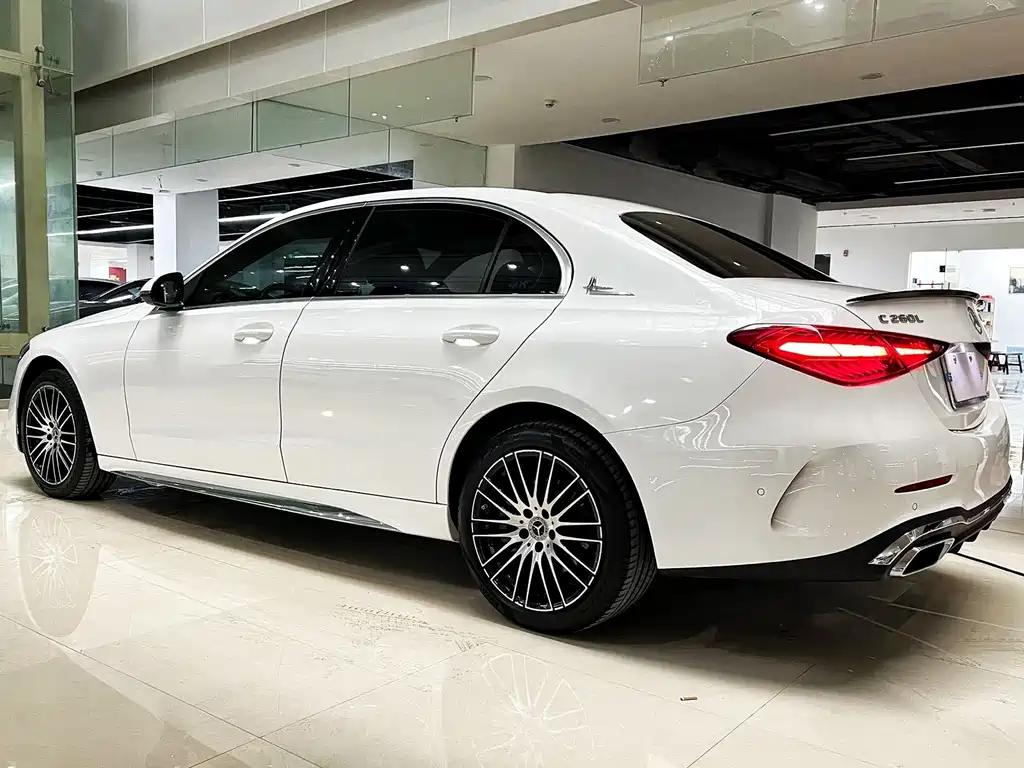 Mercedes-Benz C-Class 2024 — фото 4