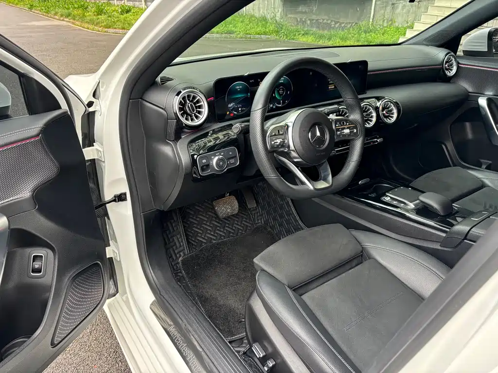 Mercedes-Benz A-Class 2022 — фото 4
