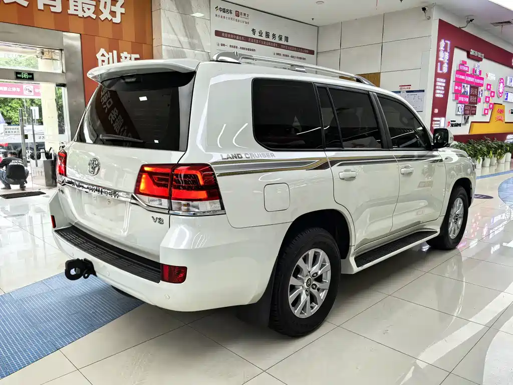 Toyota Land Cruiser 2019 — фото 5