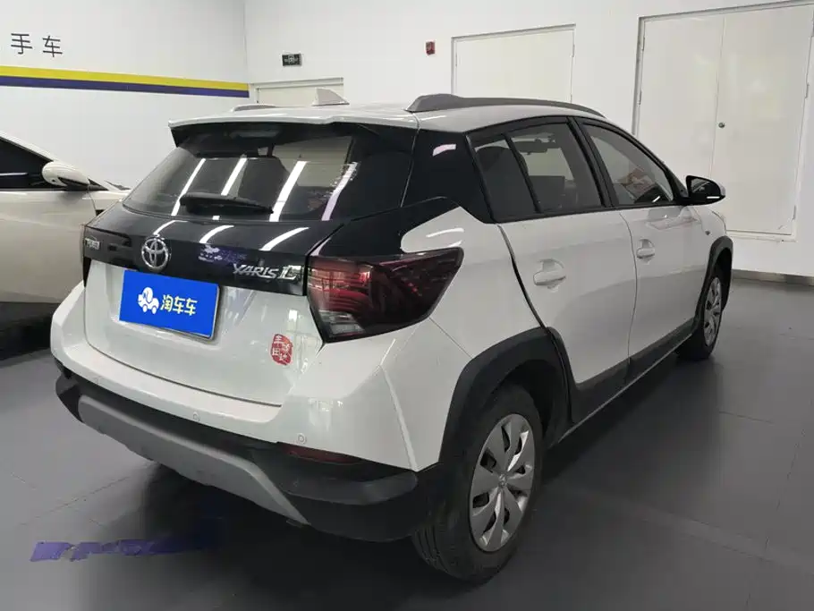 Toyota Yaris L 2023