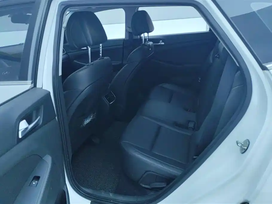 Hyundai Tucson 2018 — фото 11