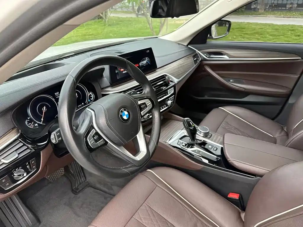 BMW 5 Series New Energy 2018 — фото 9