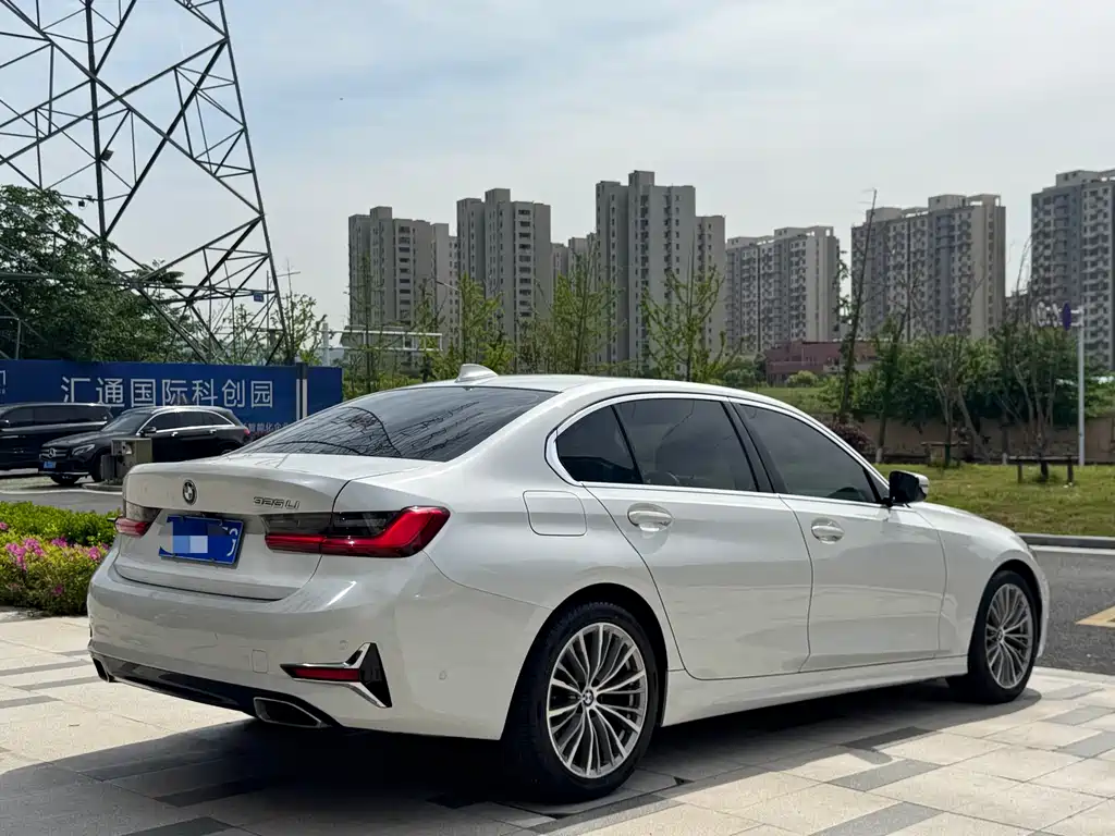 BMW 3 Series 2019 — фото 24