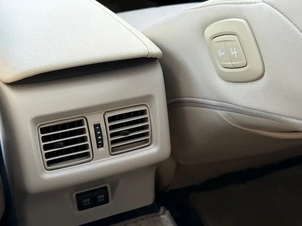 Toyota Camry 2020 — фото 15