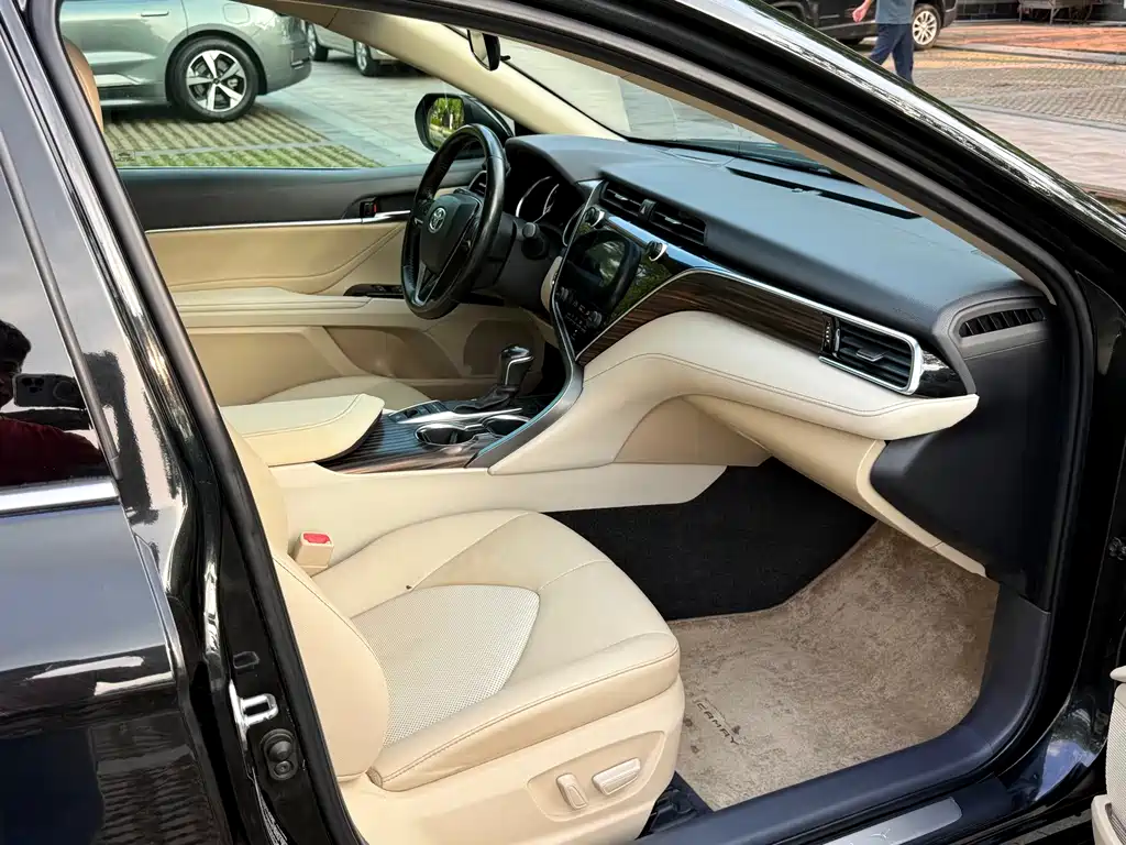 Toyota Camry 2020 — фото 10