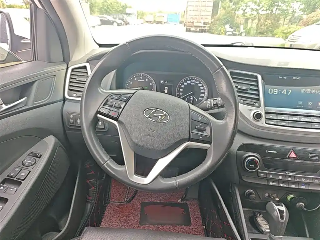 Hyundai Tucson 2017 — фото 11