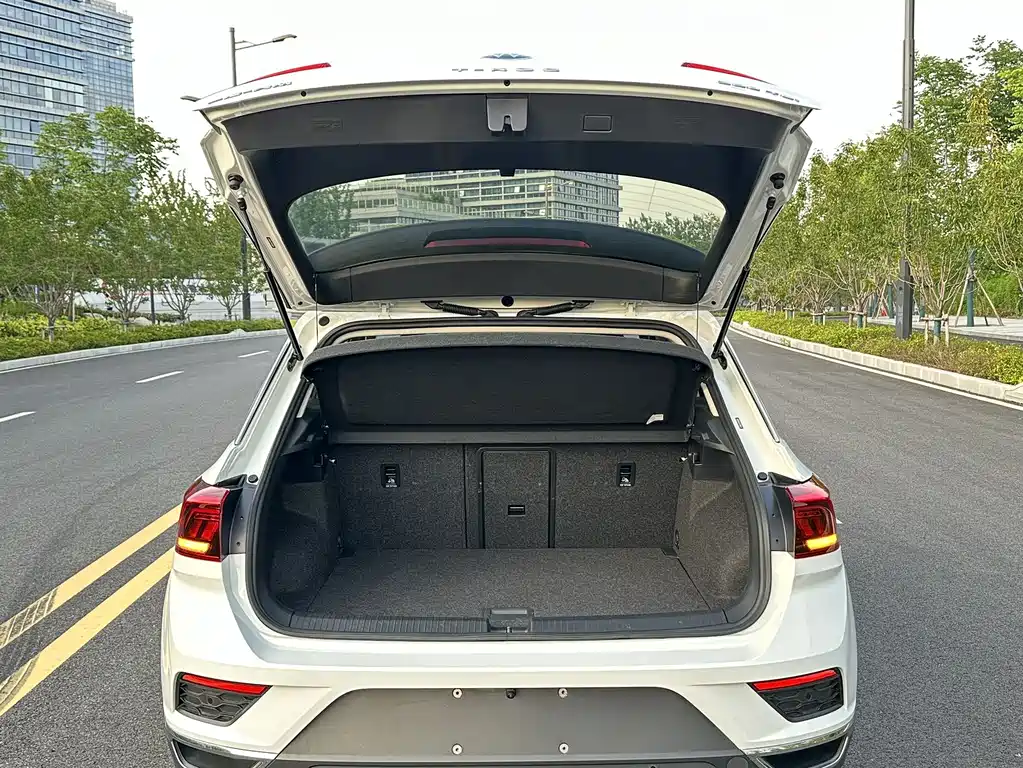 Volkswagen T-Roc 2023 — фото 10