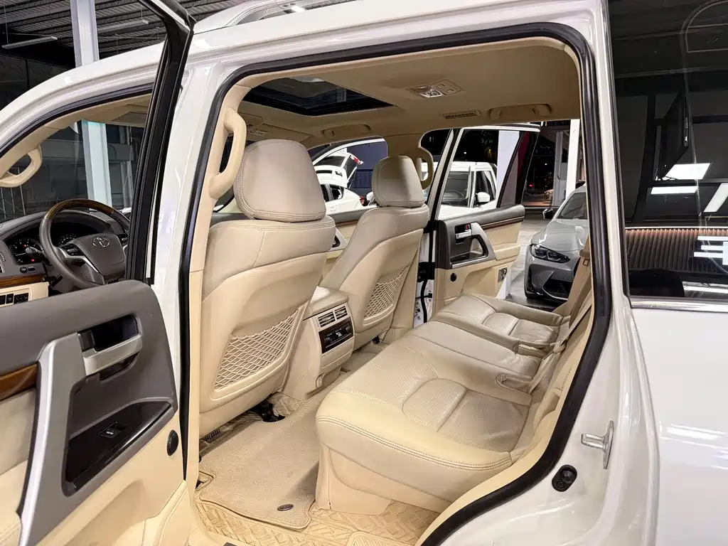 Toyota Land Cruiser 2016 — фото 10