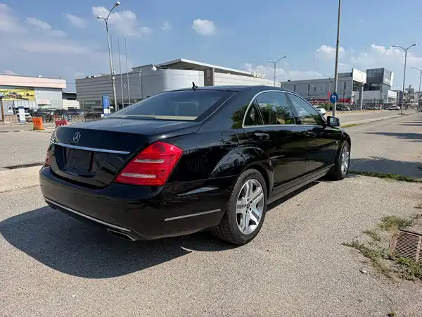 Mercedes-Benz S-Class 2010