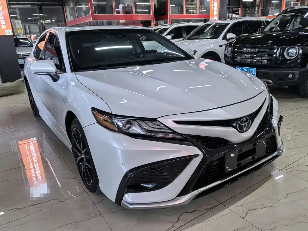 Toyota Camry 2022 — фото 3