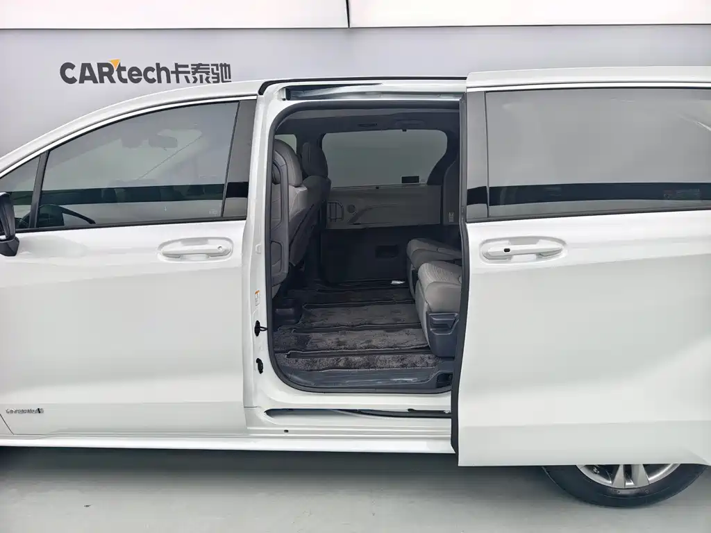 Toyota Sienna 2024 — фото 16