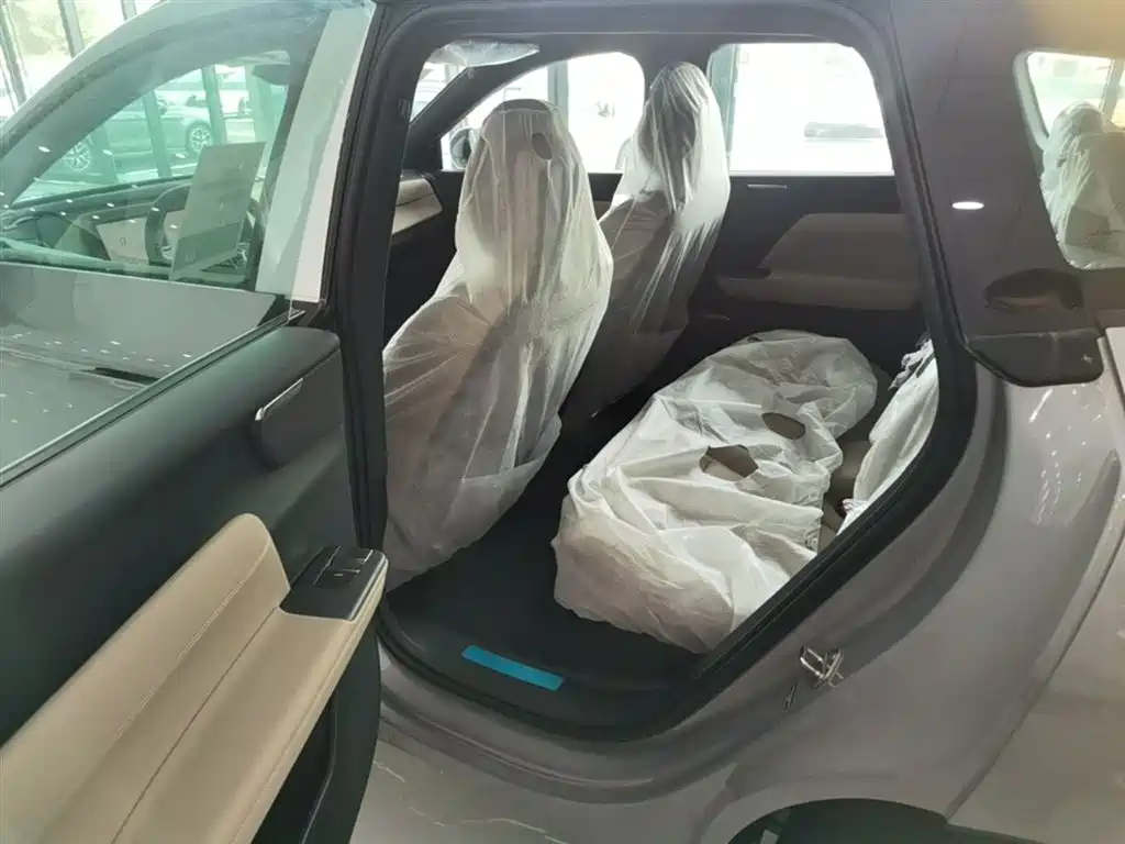 Volvo XC70 PHEV 2025 — фото 17