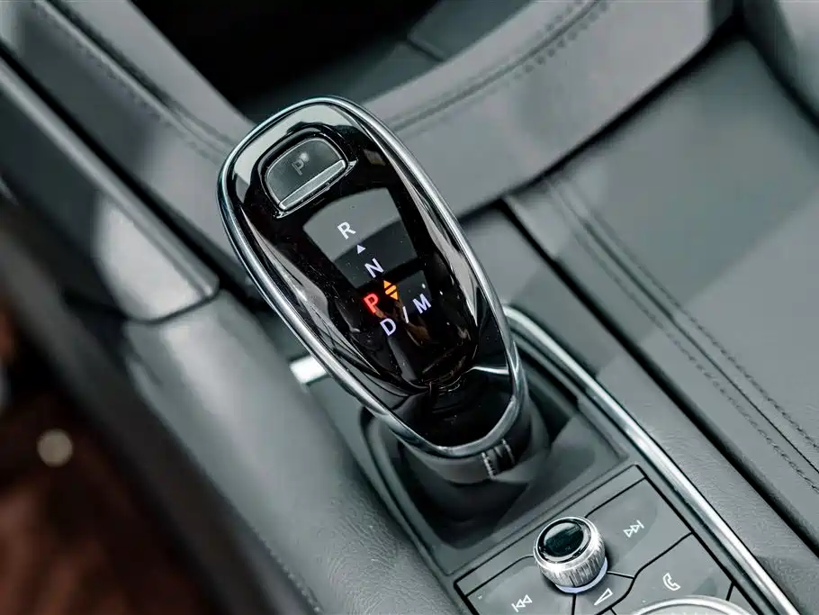 Cadillac XT6 2025 — фото 15