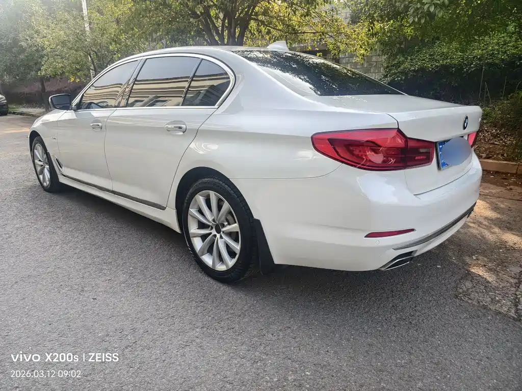 BMW 5 Series 2018 — фото 9