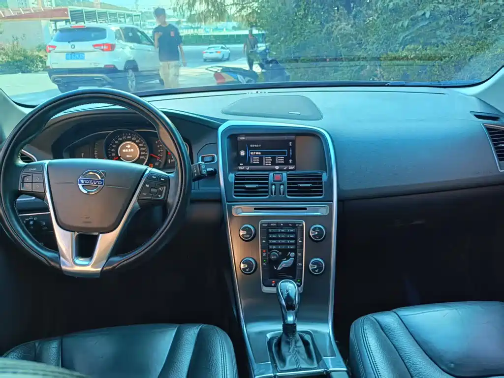 Volvo XC60 2013 — фото 11