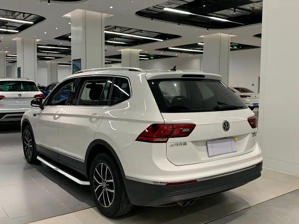 Volkswagen Tiguan L 2017 — фото 6