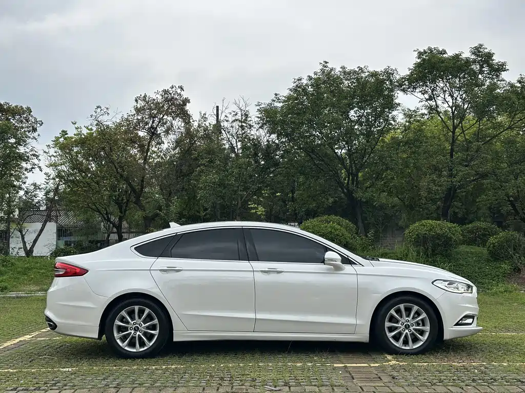 Ford Mondeo 2018 — фото 10