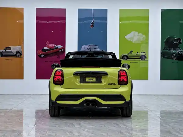 MINI MINI 2023