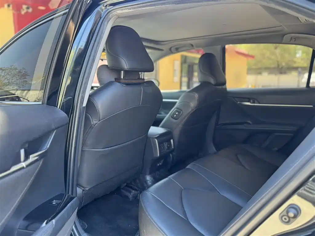 Toyota Camry 2019 — фото 15
