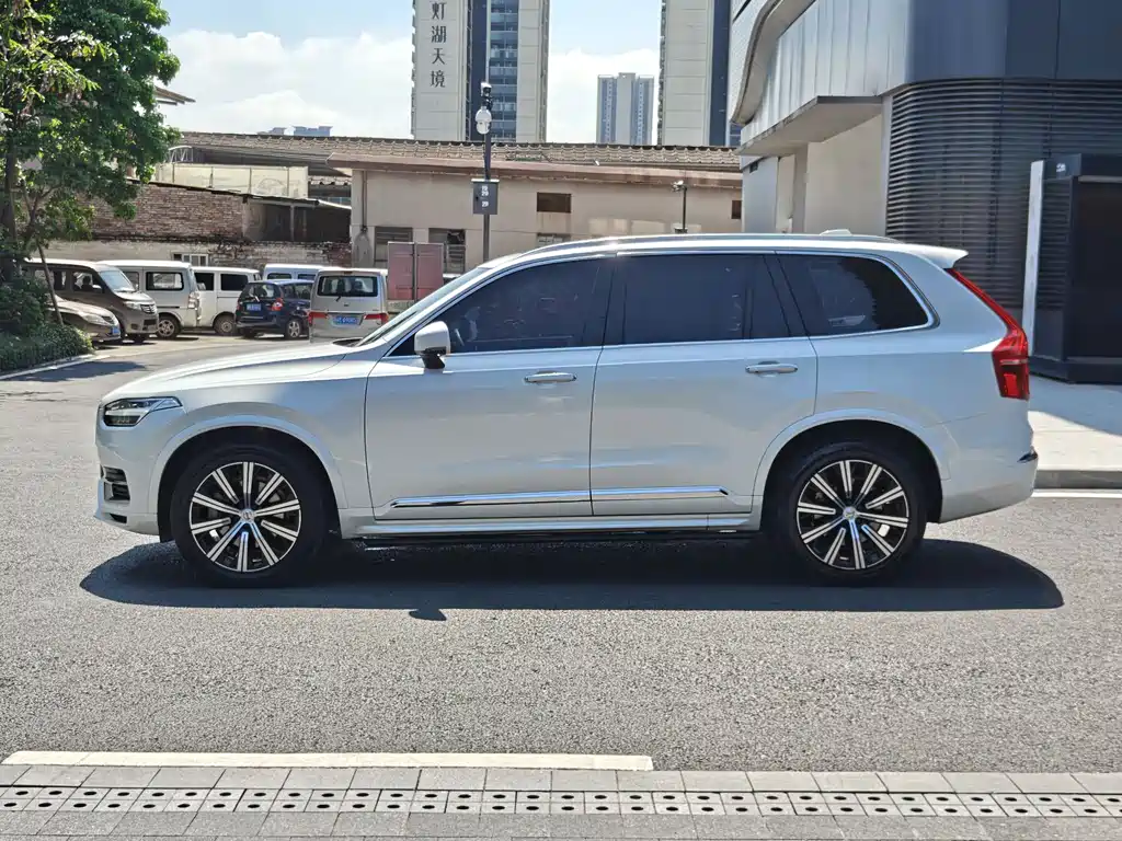 Volvo XC90 2023 — фото 25