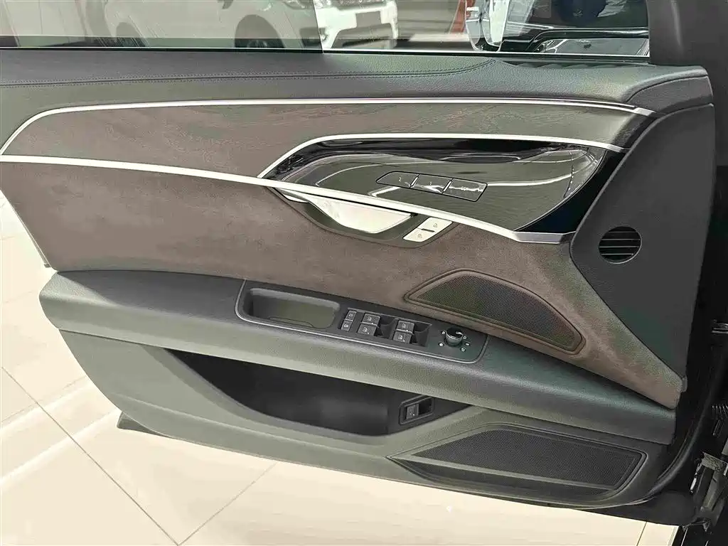 Audi A8 2023