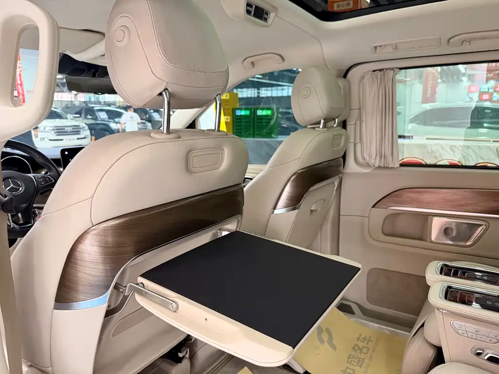 Mercedes-Benz V-Class 2024 — фото 13