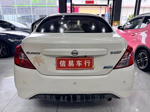 Nissan Sunny 2015