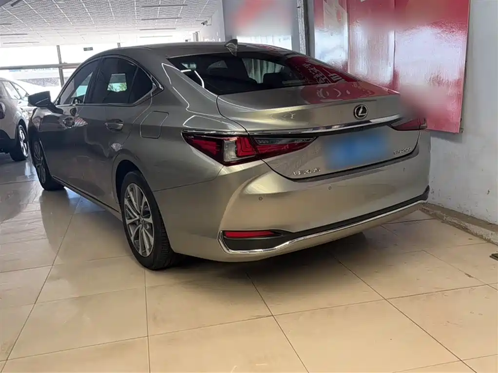 Lexus ES 2023 — фото 12