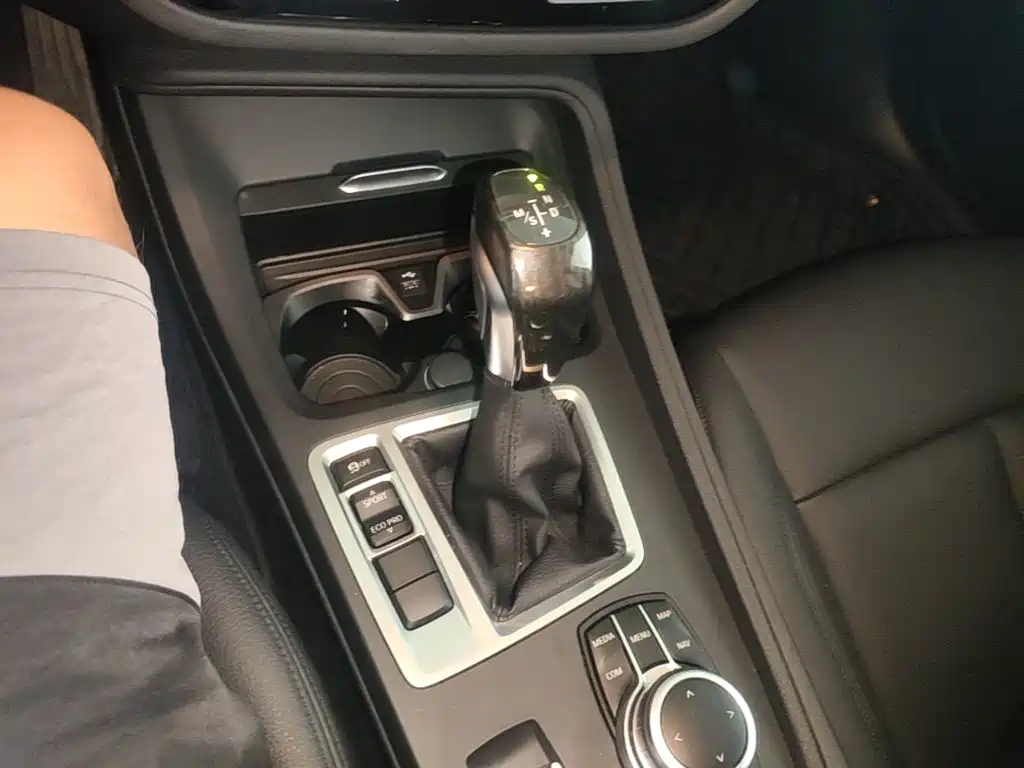 BMW 1 Series 2019 — фото 14