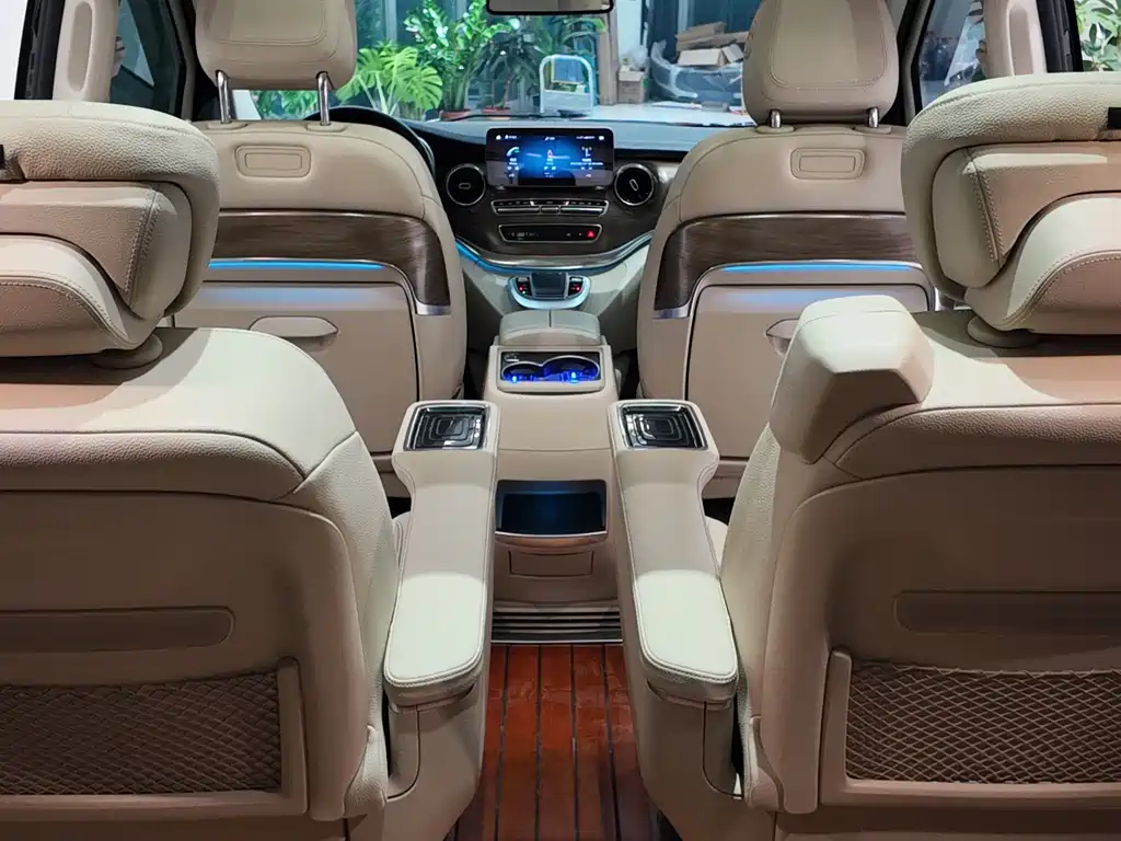 Mercedes-Benz V-Class 2021 — фото 29