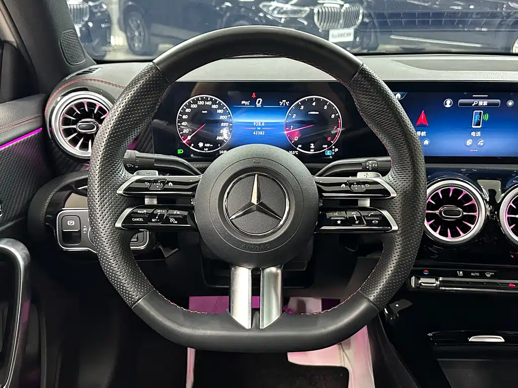 Mercedes-Benz A-Class 2024 — фото 17