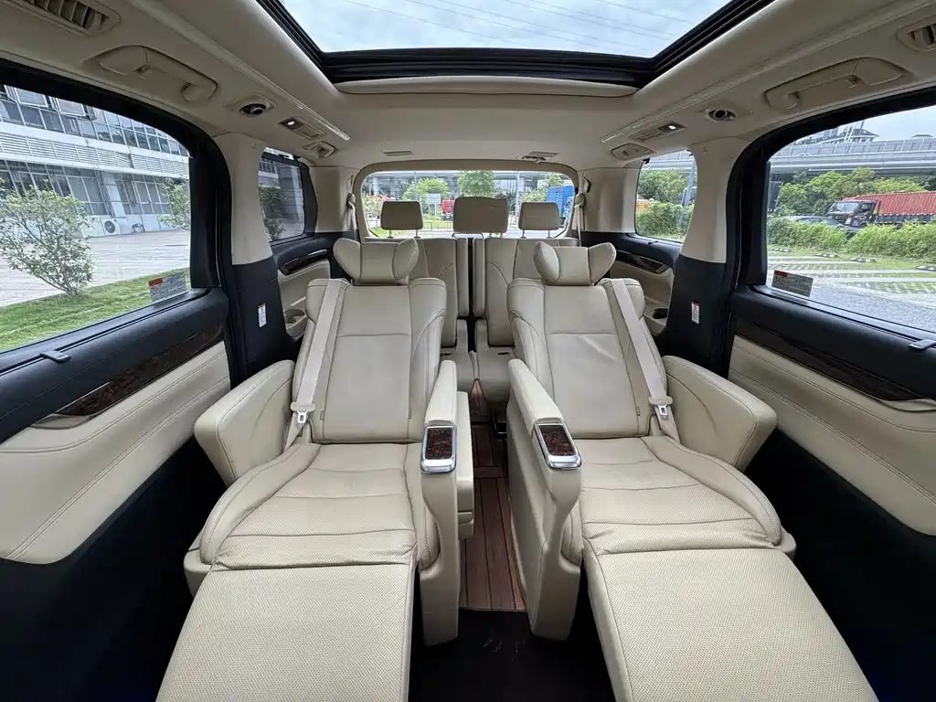 Toyota Alphard 2020 — фото 12