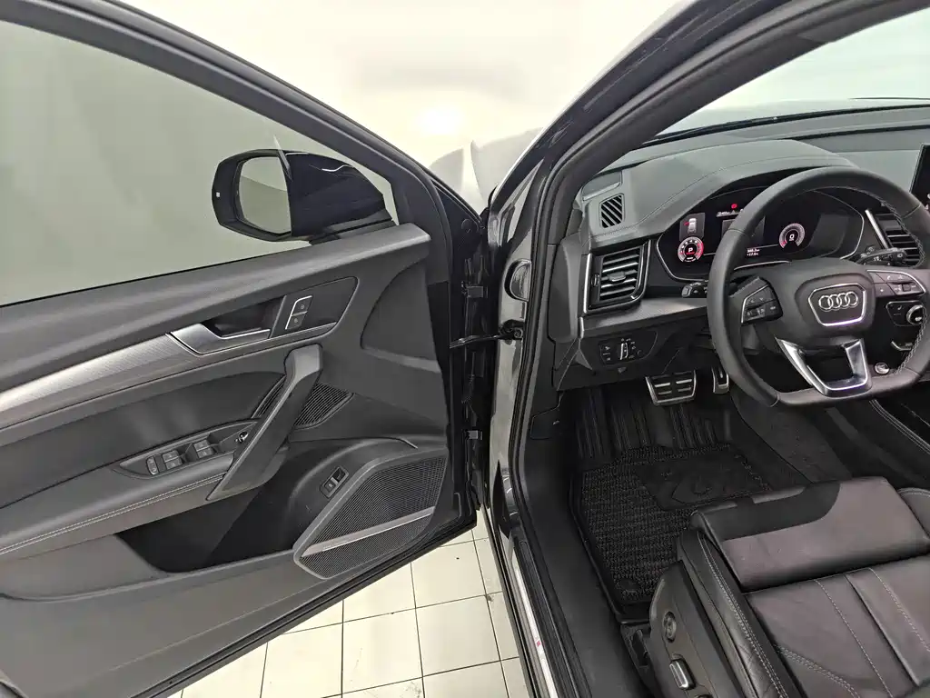 Audi Q5L 2023 — фото 10