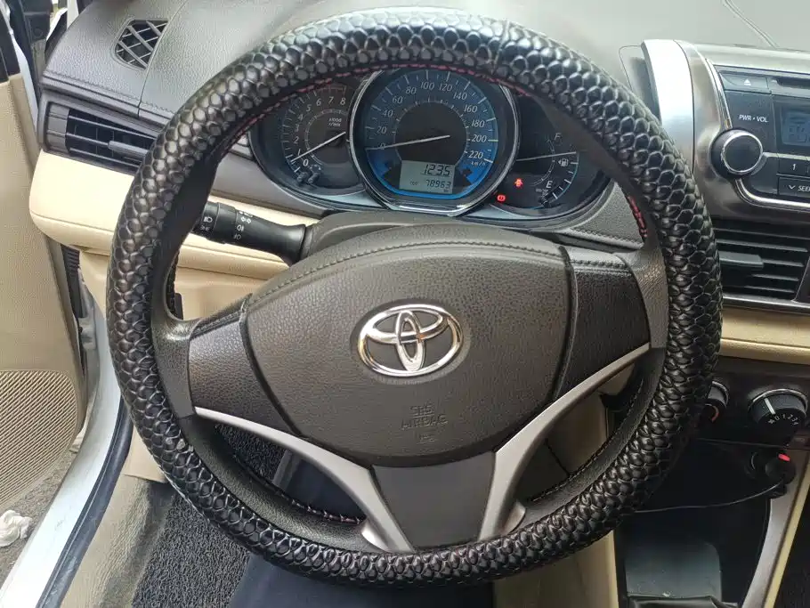 Toyota Yaris L 2014 — фото 15