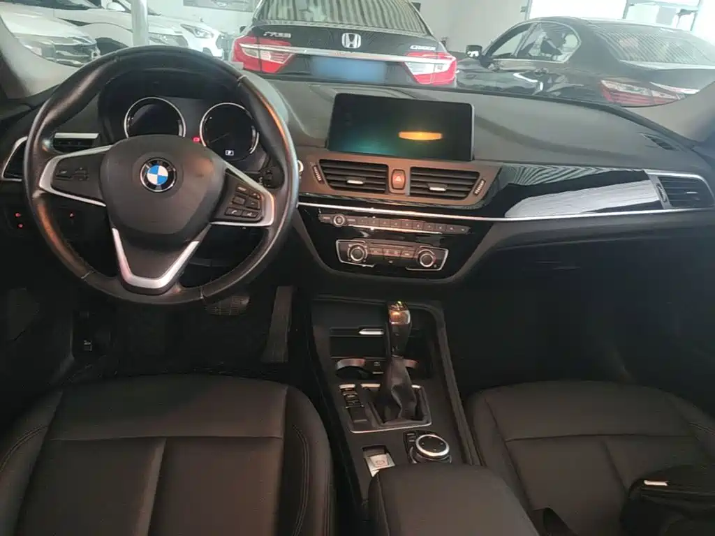 BMW 1 Series 2019 — фото 10