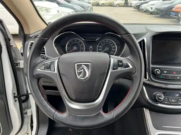 Baojun 560 2015