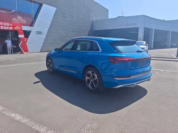 Audi e-tron 2025