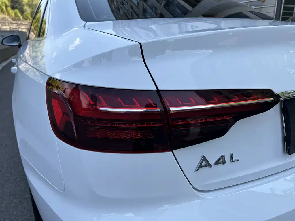 Audi A4L 2022 — фото 17