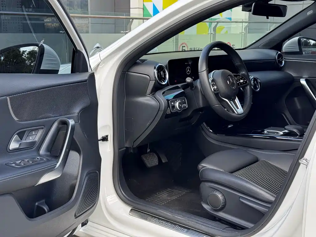 Mercedes-Benz A-Class 2020 — фото 10
